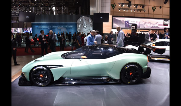 Aston Martin Vulcan - Track-only Super car 2015 lateral